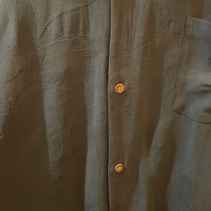 Tommy Bahama grey shirt sleeve shirt